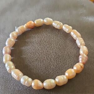 Fresh water pearl bracelet. D212